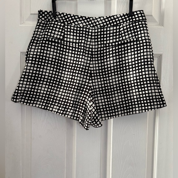 L’AGENCE Black & White Tweed Grid pattern High-Waisted Shorts - Size 10 - Picture 2 of 5